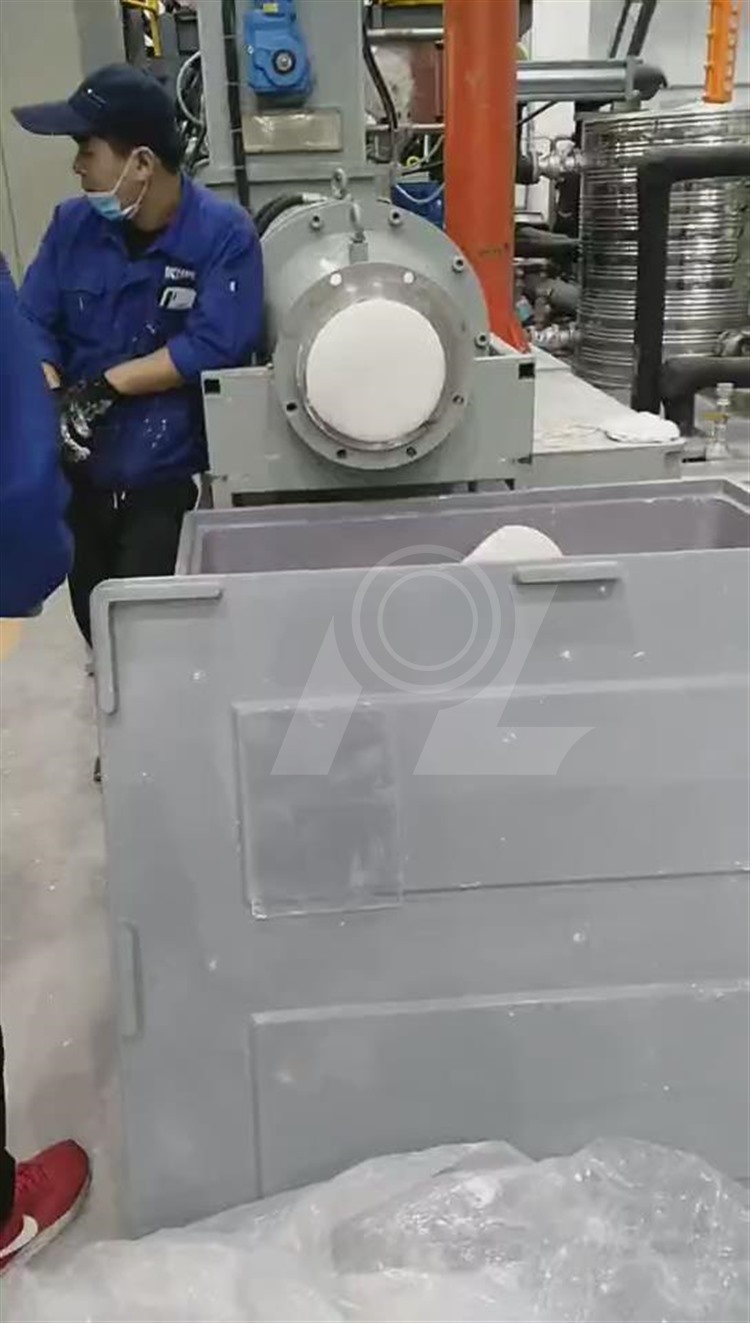 2，上料，捏合精煉